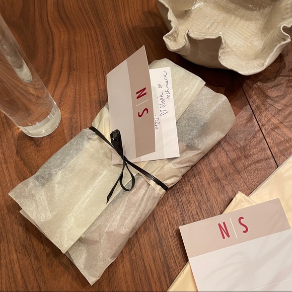 Meet your Posher, Stephanie - Picture 3 of 3